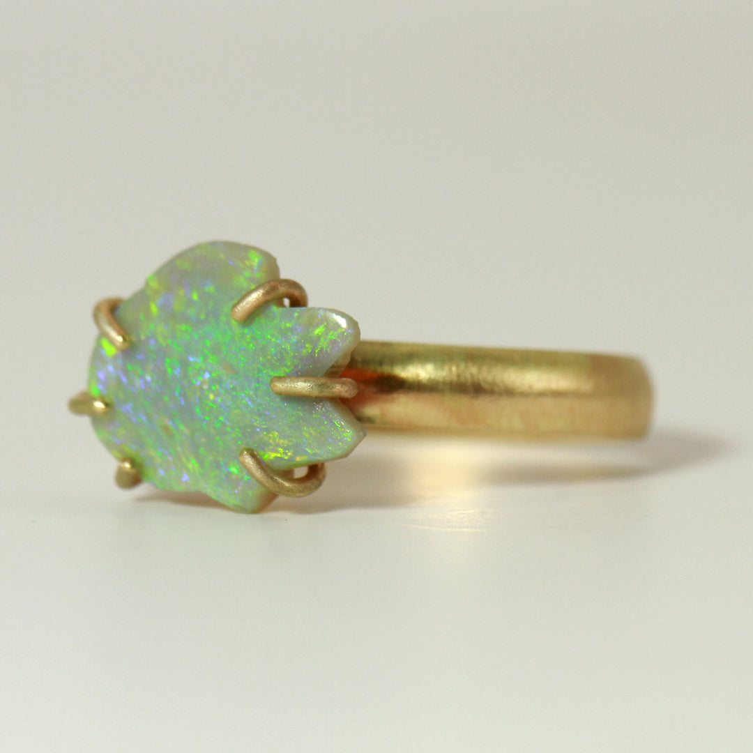 The 9ct Gold Fish opal ring