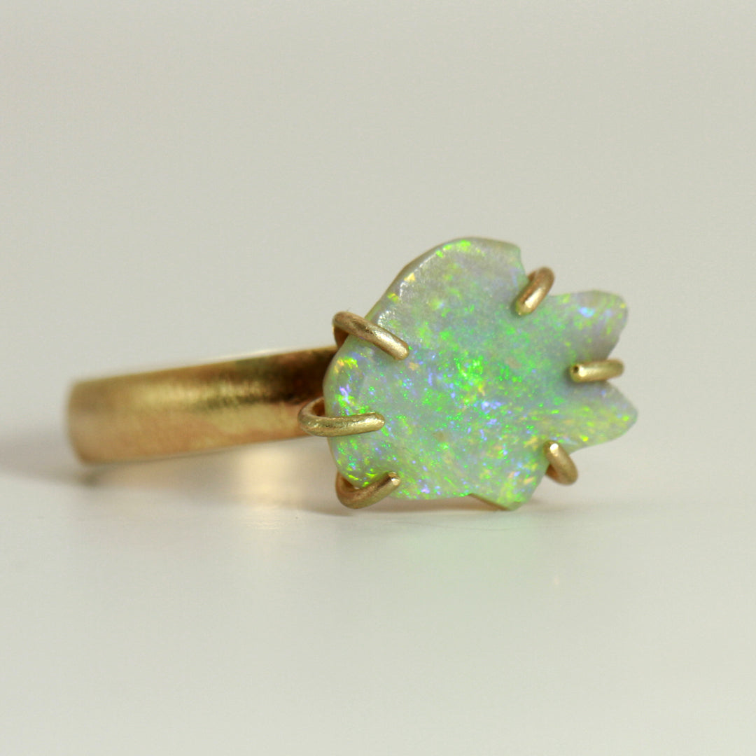 The 9ct Gold Fish opal ring