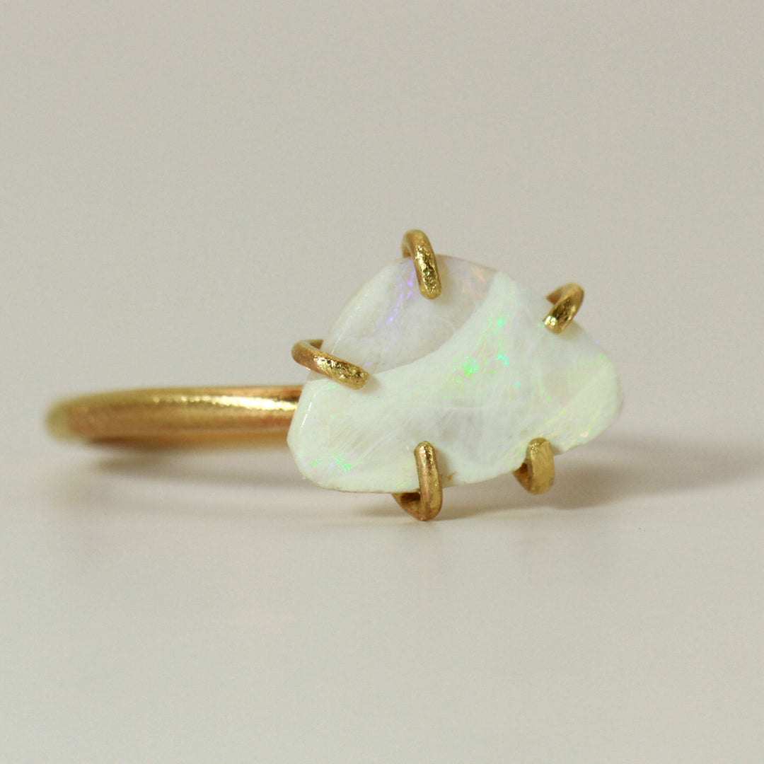 Pippi White Opal ring