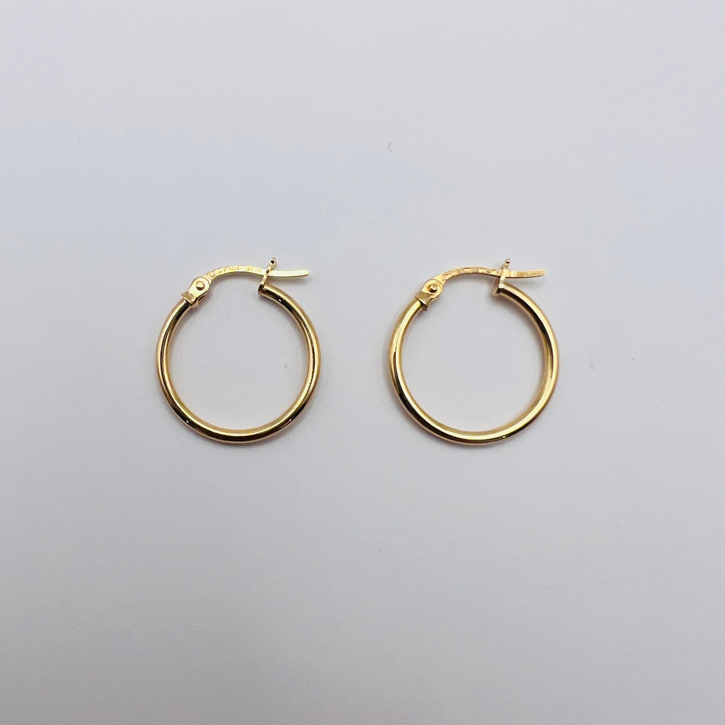 Classic Everyday Gold Hoops (MADE in ITALY solid 9ct gold) 18mm