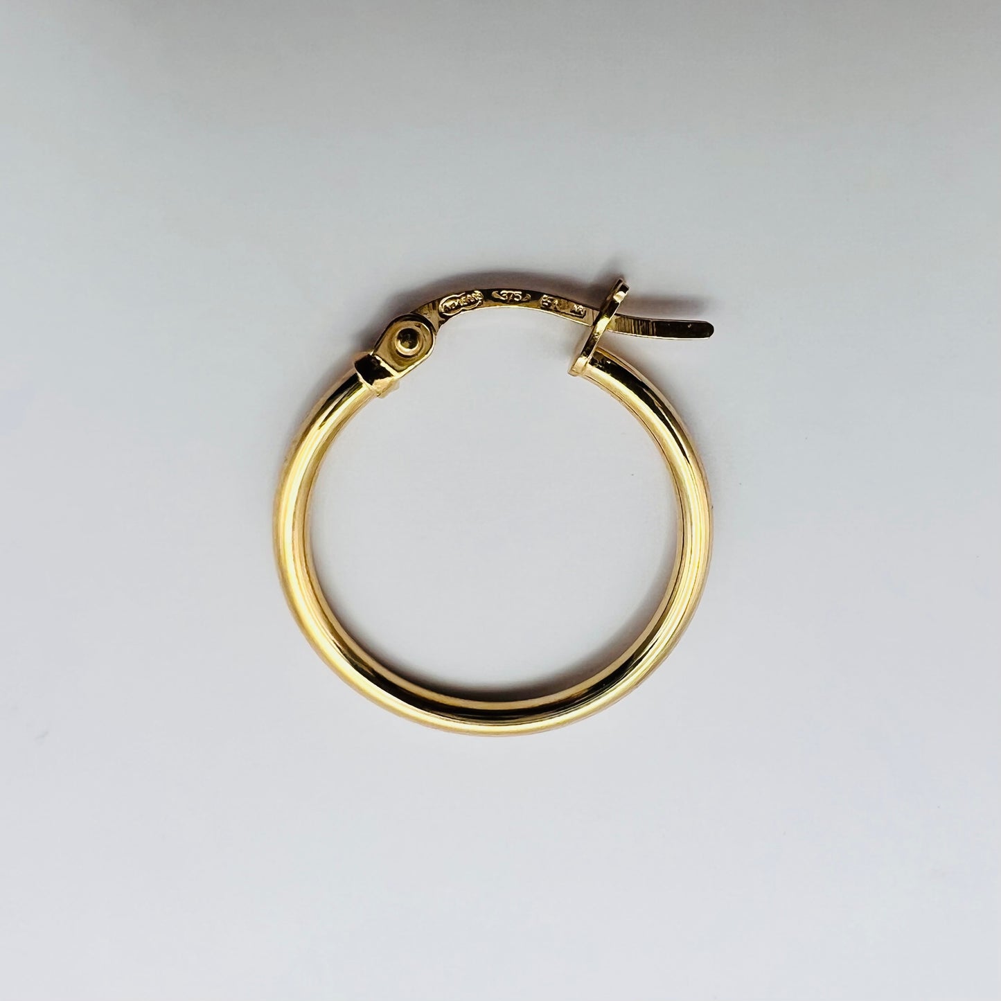 Classic Everyday Gold Hoops (MADE in ITALY solid 9ct gold) 18mm