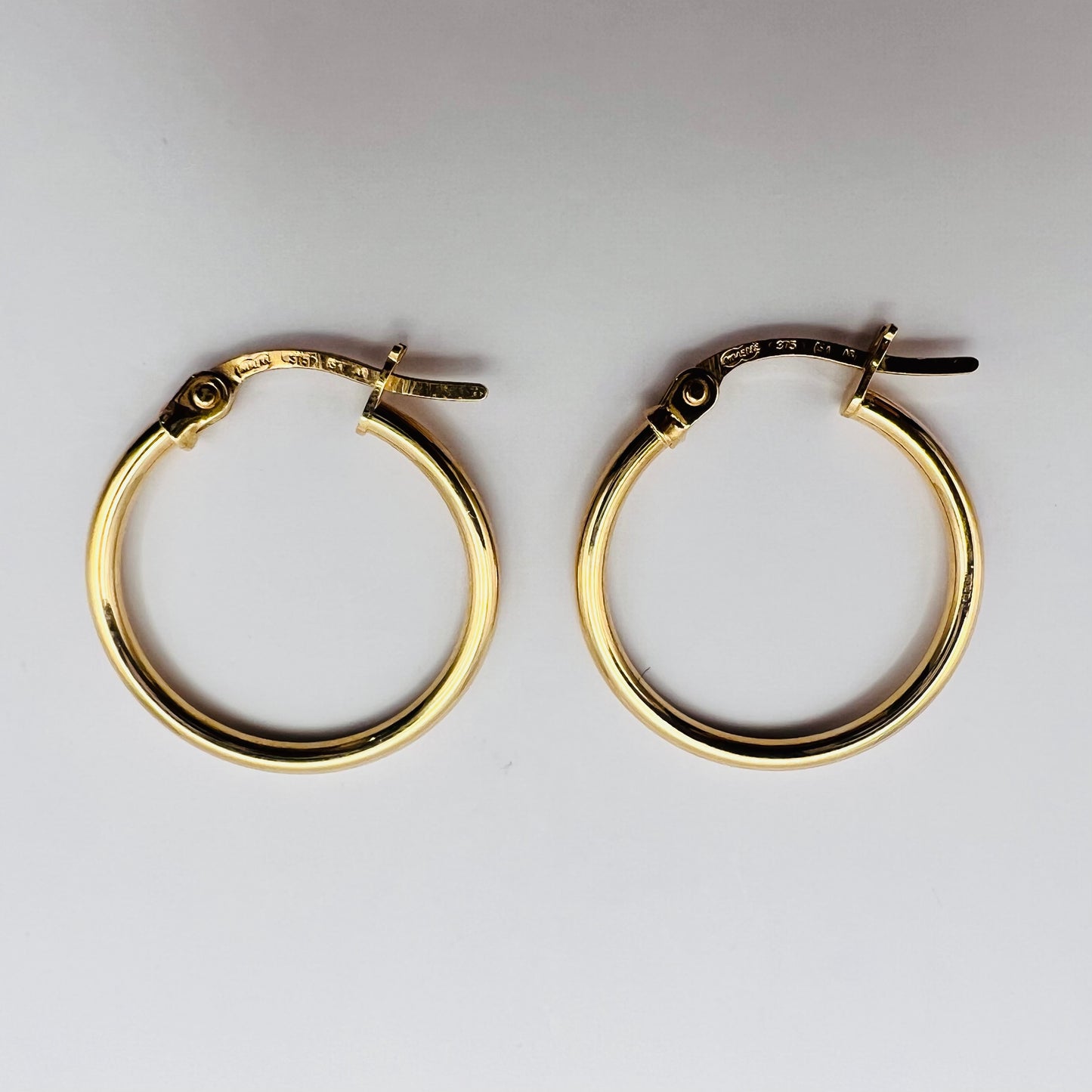 Classic Everyday Gold Hoops (MADE in ITALY solid 9ct gold) 18mm