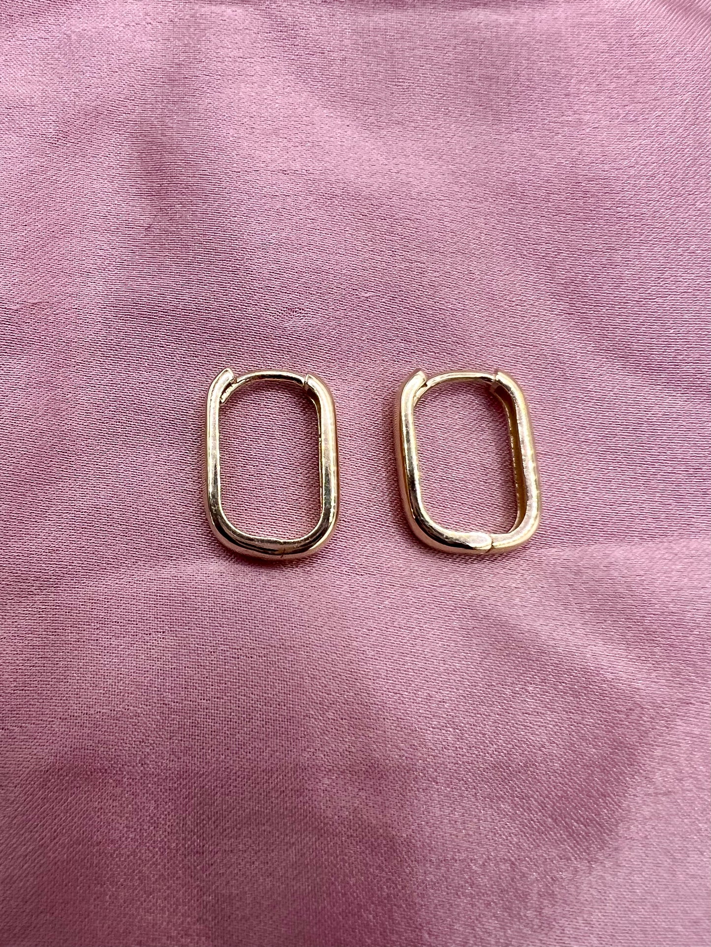 Paperclip 🖇️ Huggies (Solid 9K gold earrings)