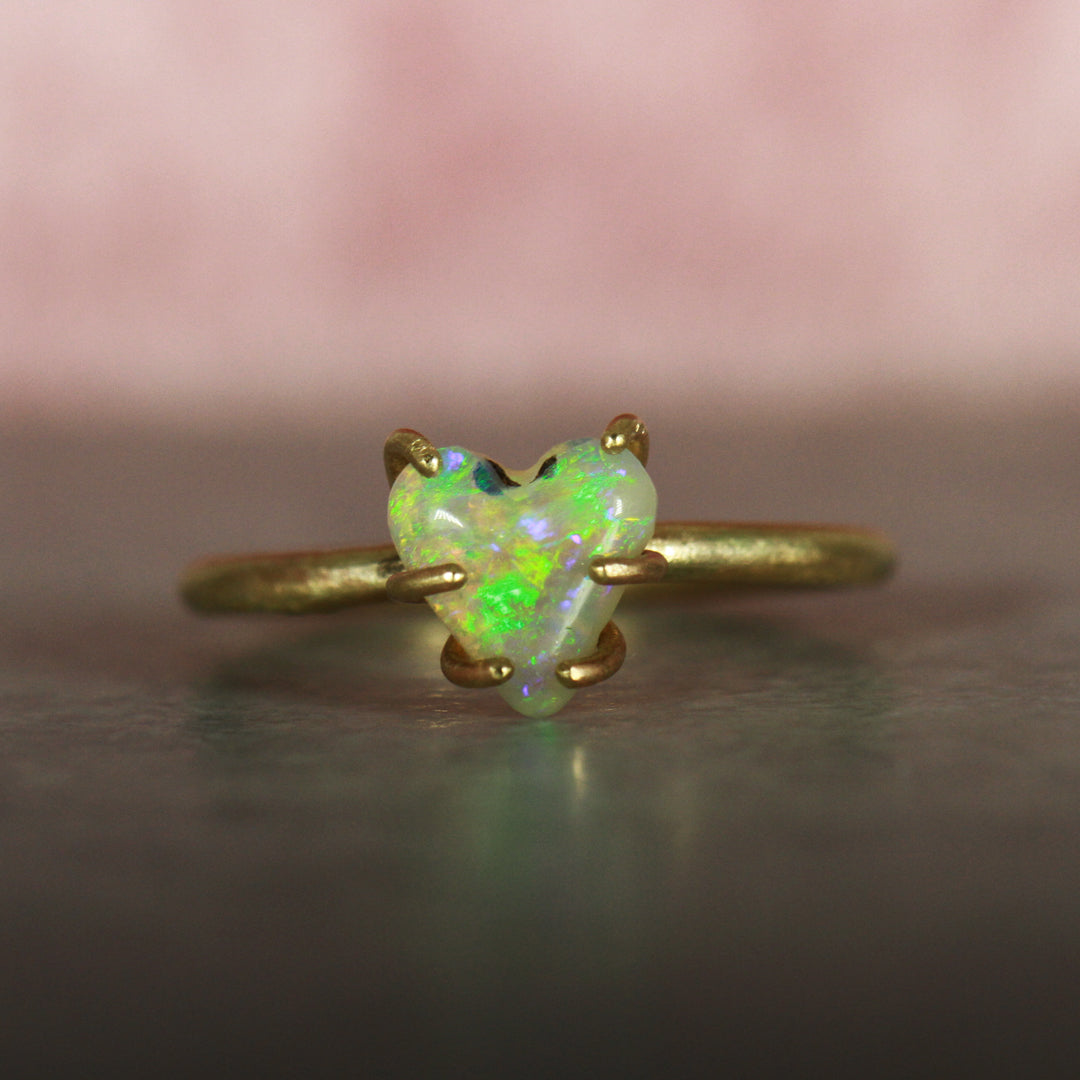 Graceful Green Heart Opal ring 💚  Solid 9ct Gold