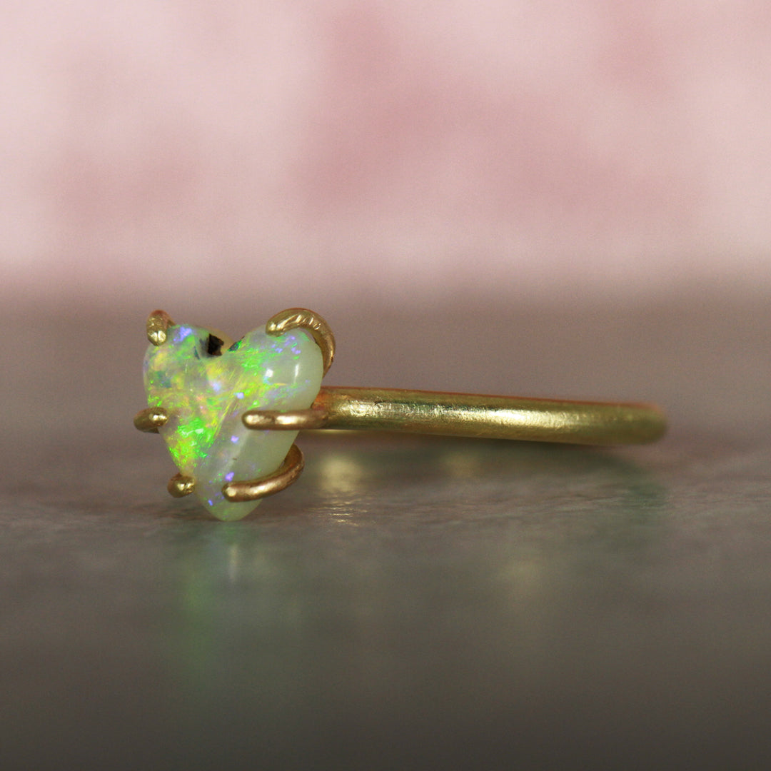 Graceful Green Heart Opal ring 💚  Solid 9ct Gold