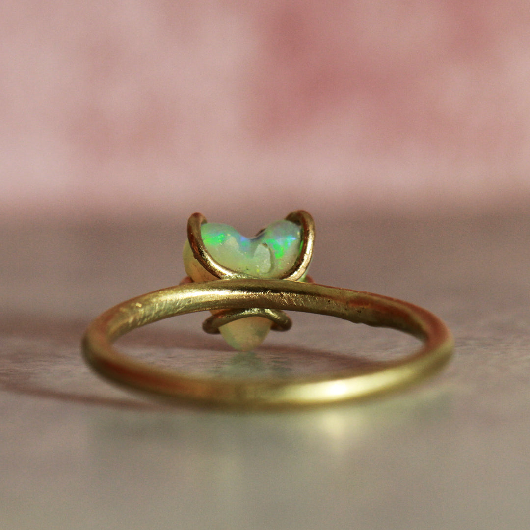 Graceful Green Heart Opal ring 💚  Solid 9ct Gold