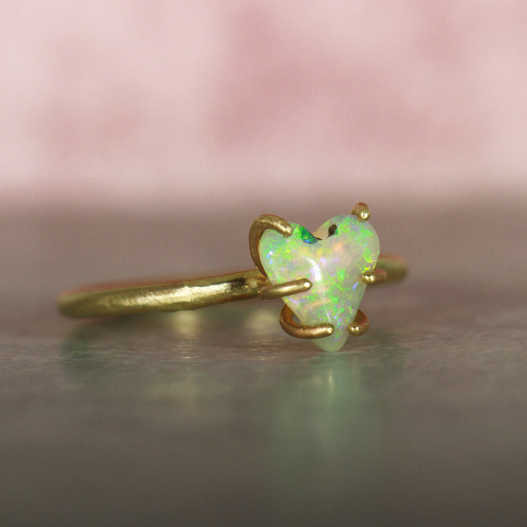 Graceful Green Heart Opal ring 💚  Solid 9ct Gold