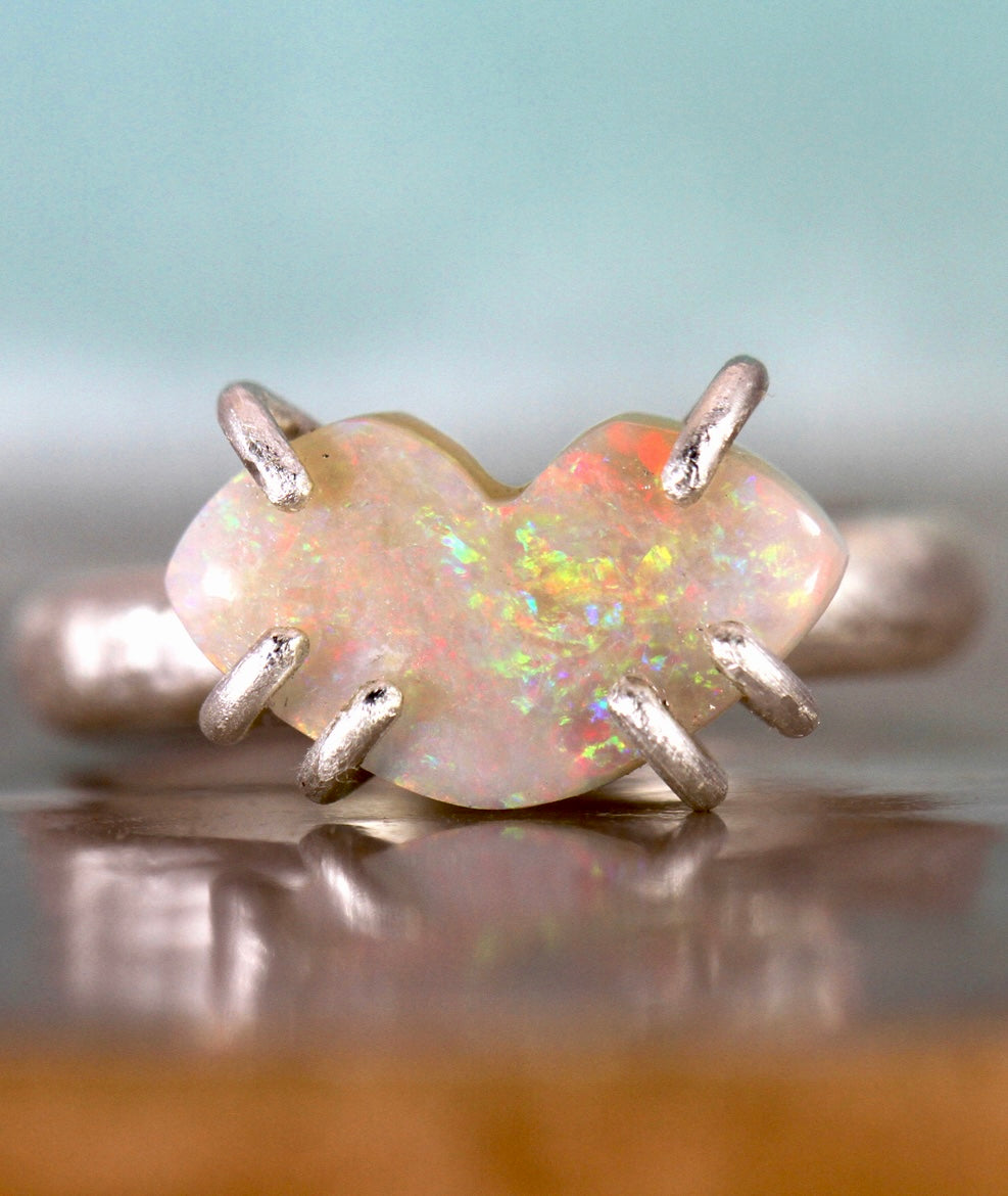 Lips White Opal Ring (pastel rainbow)